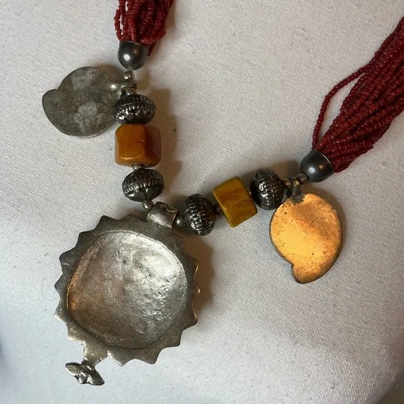 ⭐️ NWOT Costume Jewelry necklace - Picture 7 of 8